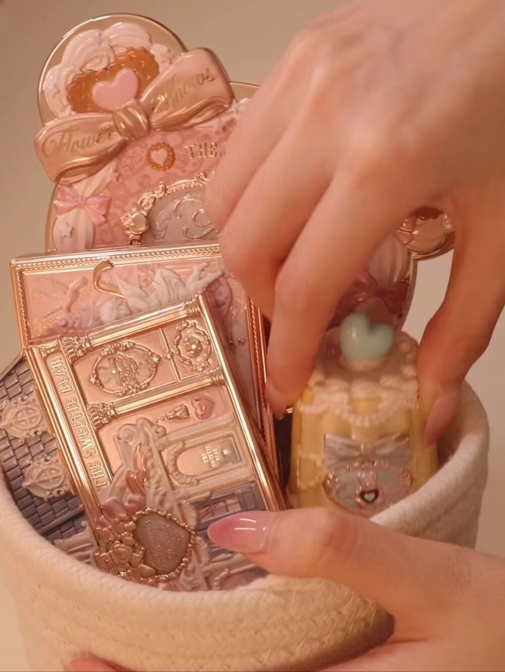 Flower Knows Midsummer Fairytales Collection Embossed Five-Color Makeup Palette - Picture 8 of 9